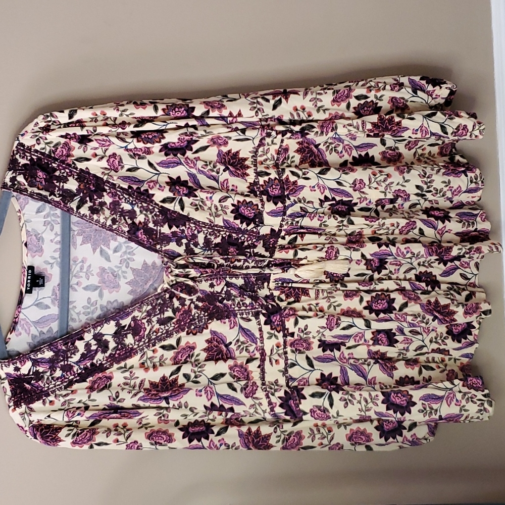 Torrid V Neck Babydoll Peplum Tassel Floral Tunic Size 1X - Picture 3 of 10